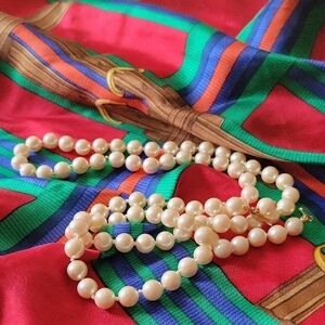Cream Necklace with Classic Beaded Design